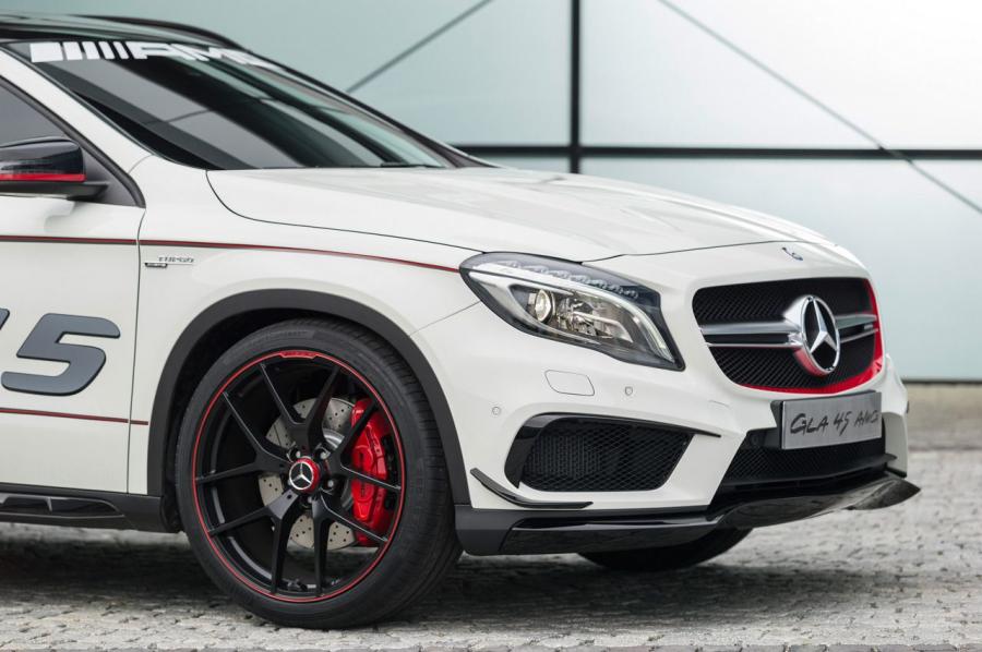  Mercedes-Benz GLA45 AMG Concept 2014 года  (фото 12 из 15)